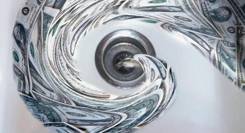 lỗi phong thủy hao tài khiến tiền bạc đội nón ra đi