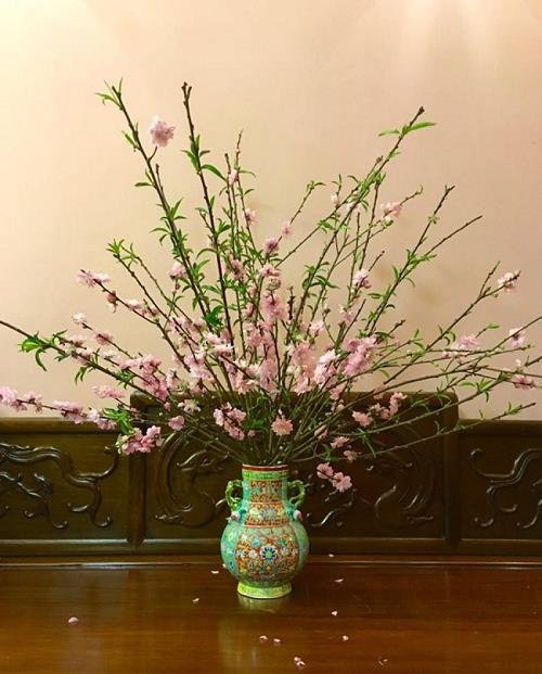 cách cắm đào hợp phong thủy