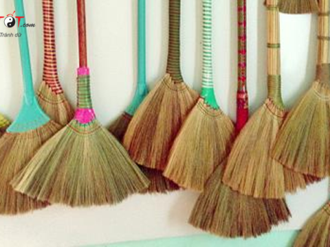 Vị trí đặt chổi quét nhà chuẩn phong thủy để không làm bay tài lộc