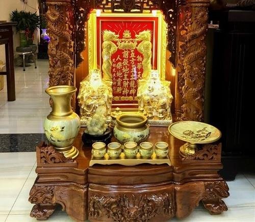 Đèn chiếu sáng bàn thờ thần tài