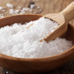 Bí quyết dùng bát muối phong thủy để chiêu tài đón lộc