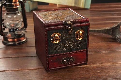 hộp kho báu bằng gỗ