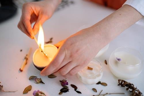 nến giúp tăng năng lượng ngôi nhà