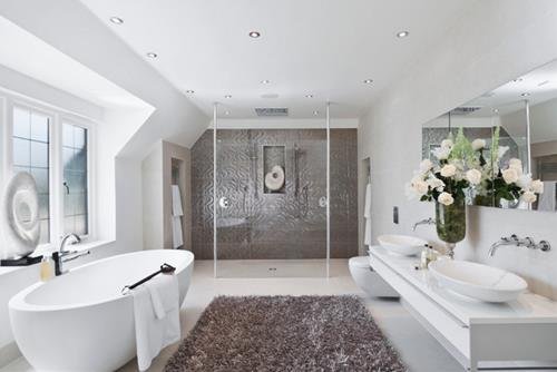 Nhà bếp hoặc nhà vệ sinh ở trung tâm của ngôi nhà