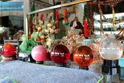 Quả cầu phong thủy được làm từ các loại đá tự nhiên Quả cầu phong thủy được làm từ các loại đá tự nhiên
