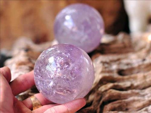 quả cầu phong thủy hợp mệnh Hỏa màu tím