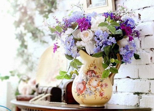 Vị trí đặt bình hoa trong nhà giúp tình yêu nở rộ