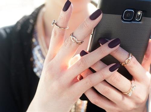 Vẽ nails ảnh hưởng sự nghiệp