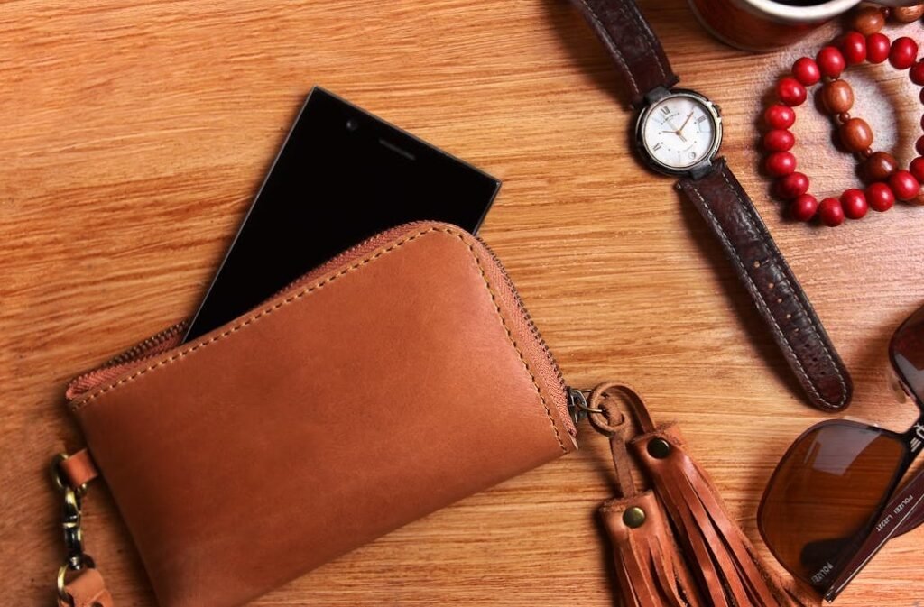 Vật phẩm phong thủy bỏ ví giúp tài lộc hanh thông cuối năm 2025