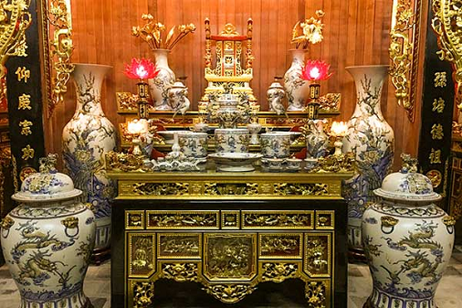 Hướng bàn thờ hợp tuổi cho 12 con giáp giúp gia đạo hưng thịnh